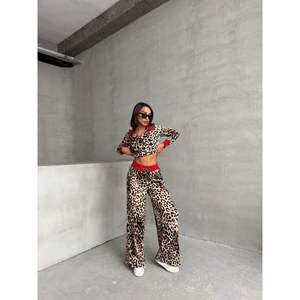 T-shirt Polo Yaka pour femmes, combinaison et combishort élégants - Product Image 5