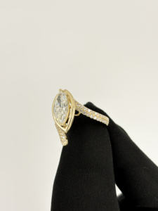 แหวนเพชรแล็บโกรว์ทองคำขาว 14K 18K ทรงมาร์คีส์ ขอบทองแหลม ดีไซน์ไขว้แบบแยกส่วน หลายแถว ประดับเพชรแบบปาเว่ เครื่องประดับชั้นดี - Product Image 2