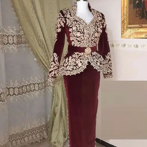 Belle robe Karakou de veste marron foncé de créateur brodée de perles de verre en cristal pierre faite de lin de soie-2024 Dabka Work - Product Image 1
