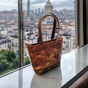 Bolso de mano Artisan Heritage de cuero de grano completo con aspecto clásico y acabado pulido - Product Image 1