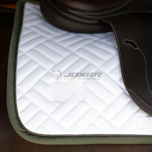 Tapis de cheval anglais matelassé élégant Doublure intérieure douce Tissu durable respirant pour le confort et le soutien Tapis de selle de cheval - Product Image 3