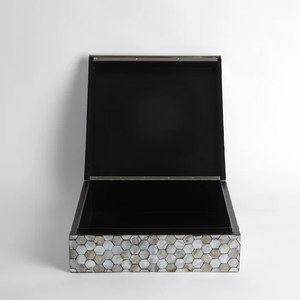 Boîte-cadeau en nacre fabriquée à la main en Chine avec forme moderne carrée pour cadeau de vacances et sculpture de décoration pour la maison - Product Image 2