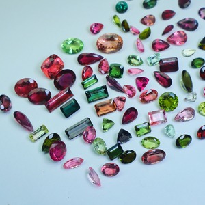 Đá Tourmaline tự nhiên, cắt kiểu đệm, đánh bóng, nhiều màu, nhiều kích cỡ, nhiều hình dạng, 304 carat, 96 viên, dùng làm đồ trang sức, đá rời - Product Image 5