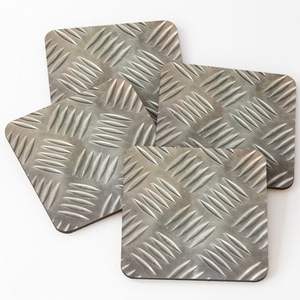 Juego de Posavasos Redondos de Metal Clásico que Ofrece un Estilo Atemporal y una Fuerte Protección de Superficie para Todo Tipo de Bebidas - Product Image 2