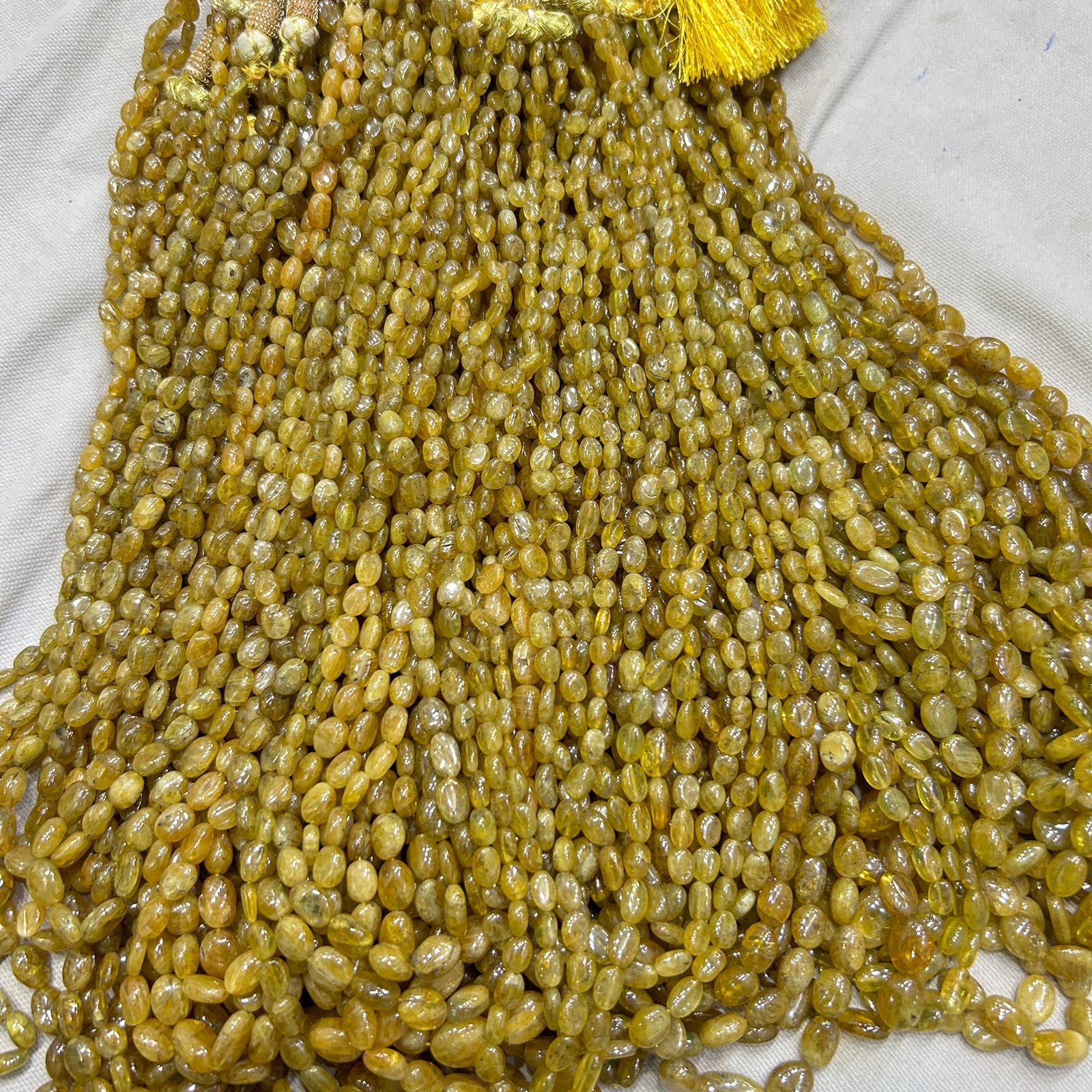 สีเหลือง