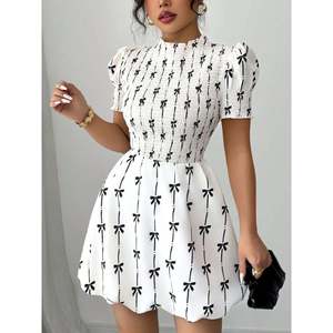 Abito Mini Smock Casual da Donna con Stampa a Fiocco, Traspirante, Vita Impero, Logo Personalizzato, Decorazione Arricciata, Taglie XS-XL - Product Image 3