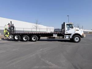 รถบรรทุกพื้นเรียบสามเพลา Sterlings L9500 ขนาด 28 ฟุต กำลังสูง 450 แรงม้า เกียร์ธรรมดา 10 สปีด มือสอง พร้อมรับประกัน - Product Image 2