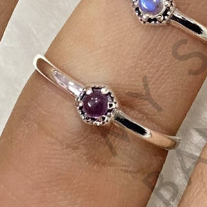 แหวนเงินสเตอร์ลิง925งานแฮนด์เมดแหวนเงินแท้อัญมณีลาบราดอไรต์และอเมทิสต์ดีไซน์เนอร์แหวนเงินแบบประณีตขายส่ง - Product Image 3