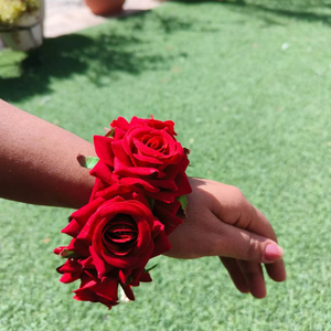 Gajra มือดอกกุหลาบของขวัญสำหรับเพื่อนเจ้าสาว haldi mehendi Sangeet โปรดปรานของขวัญ Eid, nikha โปรดปราน, ของขวัญ dholki, เครื่องประดับดอกไม้ - Product Image 1