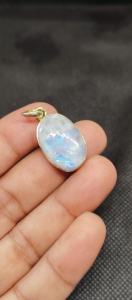 Lote al por mayor de collares con colgante hecho a mano para mujer, con piedra lunar arcoíris natural, cristal y dijes chapados en oro de latón. - Product Image 2