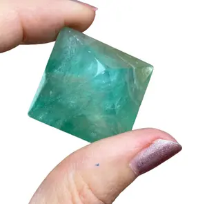 Pirâmide cristal de quartzo, pedra cristal natural de fluorite, roxo, octaedral, poliédrico, presente para amigos