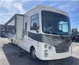 Autocaravana Coachmen Mirada 35OS Usada 2020-2023, Clase Euro 6, 4-6 Pasajeros, Interiores Espaciosos, Baño, Exportación - Product Image 6