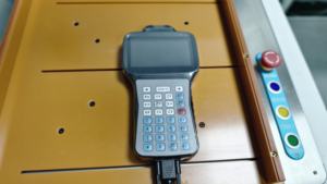 Macchina Dispensatrice di Colla da Tavolo per PCB SMT ad Alta Precisione con Controllo Intelligente, Direttamente dalla Fabbrica - Product Image 4