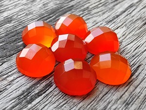 Vente en gros de cornaline rouge naturelle certifiée Lavira IGI Pierres précieuses calibrées taille brillante pour la fabrication de bijoux Source de confiance en vrac - Product Image 3