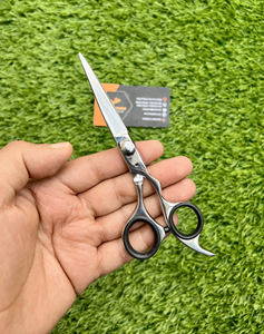 Venta al por mayor profesional de 5,75 pulgadas para diestros de acero inoxidable 440C tijeras de peluquero para cortar el pelo suministros de salón - Product Image 2