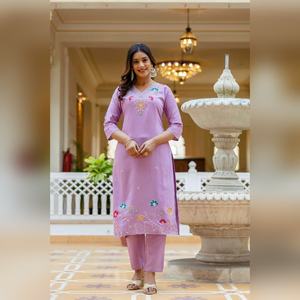 ชุดคุर्ติผ้าวิสโคสแบบดีไซน์พิเศษ พร้อมงานปักลูกปัดและผ้าคลุมไหล่ผ้าออร์แกนซ่าลายแจ็คการ์ด สำหรับงานแต่งงาน - Product Image 5