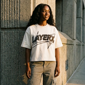 เสื้อครอปท็อปผ้าฝ้ายหนานุ่มสำหรับผู้หญิง พิมพ์ลายนูน 3 มิติ สไตล์สตรีทแวร์ ดีไซน์ยุค Y2K รับผลิตตามแบบ (OEM) จากโรงงาน - Product Image 2