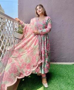 Lancement d'un nouveau vêtement de soirée de créateur, Look Malai, Satin de soie avec impression numérique, robe diamant, travail manuel, manches longues, grossiste - Product Image 5