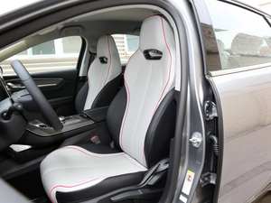 รถยนต์มือสองปี 2025 ราคาประหยัด เร็ว แรง ประหยัดน้ำมัน รถยนต์ไฮบริดแบบซีดาน ระบบไฟฟ้าแบบขยายระยะทาง วิ่งได้ 201-300 กม. ตามมาตรฐาน NEDC แบตเตอรี่ 50-70 กิโลวัตต์ชั่วโมง - Product Image 5