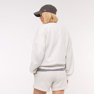 เซ็ตเสื้อวอร์มคอกลมและกางเกงขาสั้นสองชิ้นสำหรับผู้หญิงชุดกางเกงขาสั้นสำหรับใส่วิ่งออกกำลังกายกลางแจ้งโลโก้ออกแบบได้ตามต้องการ - Product Image 4