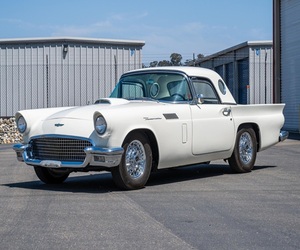 Ford Thunderbird 1957 d'occasion en excellent état, prêt à être expédié - Product Image 1