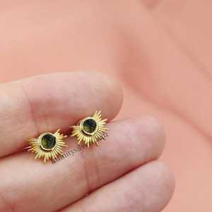 Boucles d'oreilles femme moldavite naturelle Sunburst forme ronde plaqué or en argent sterling pour fêtes anniversaires bijoux - Product Image 2