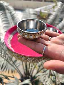 Juego de Thali Decorativo Multiusos de Acero (Combo de Thali para Ceremonia de Haldi, Mehndi y Anillos) con 2 Tazones y Aplicador - Product Image 3