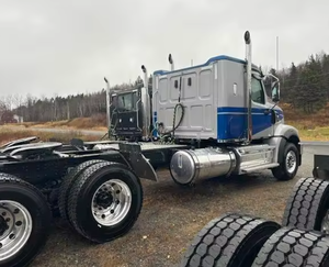 Camion semi-remorque Western Star 49X Sleeper 2020 2021, nouveau stock, avec cabine couchette à toit plat, moteur Detroit 600HP, boîte manuelle 18 vitesses, à vendre - Product Image 2