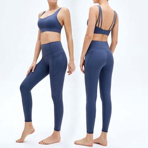 Nuevo conjunto deportivo verde de dos piezas para mujer, listo para enviar. - Product Image 3