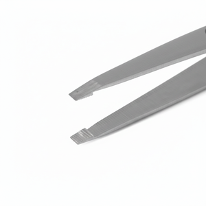 Pinces à épiler professionnelles en acier inoxydable |   Pinces à épiler cosmétiques à pointe inclinée de précision |   Fabricant OEM - Product Image 2