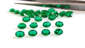 พลอย zambia สีเขียวมรกตสีเขียวตัดรูปไข่อัญมณีทรงวงรี8X10mm 6X8mm สำหรับใช้ในห้องปฏิบัติการ - Product Image 3