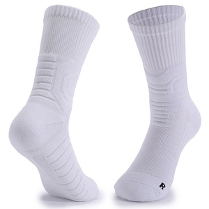 Calcetines de fútbol de punto antideslizantes Calcetines de fútbol con agarre para hombre con diseño de logotipo personalizado para uso deportivo profesional - Product Image 4