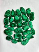 Vente en gros de cabochon de malachite naturelle lisse dos plat pierre précieuse verte pour la guérison de la croûte incluant le prix de gros