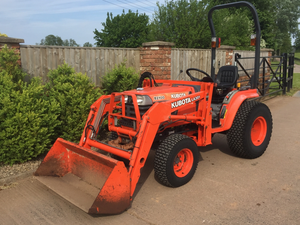 Tractor Compacto Kubota B2100 Usado, 21HP, 4WD, Diésel, con Cargador, Transmisión Hidrostática, en Venta - Product Image 2