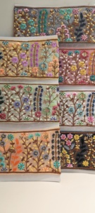 Dentelle brodée florale élégante avec un design complexe et coloré pour la mode et la décoration intérieure Artisanat pour chaussures et sacs - Product Image 3