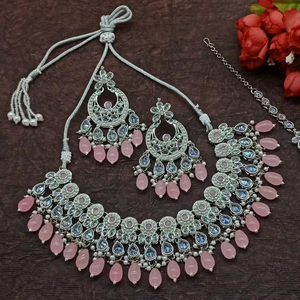 Nuevo diseño AD sin cortar plateado tradicional y de moda perla y Kundan tachonado gargantilla collar conjunto y conjunto de joyas para mujer - Product Image 1