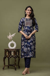 Conjunto Kurti de tela Vaticana de mujer de calidad premium Chanderi Zari Digital impreso Dupatta trabajo manual de tres piezas - Product Image 6