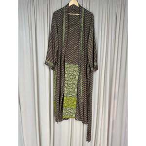 Vestido Kimono de Seda Reciclada Estilo Boho Chic Vintage para Mujer, Ideal para la Playa, Resort, Casa o como Túnica de Baño - Product Image 4