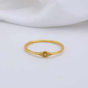 Venta al por mayor 18K Gold-Filled Starburst Design Anillo de latón Cute Minimalist Engagement Joyería de moda para hombres y mujeres - Product Image 5