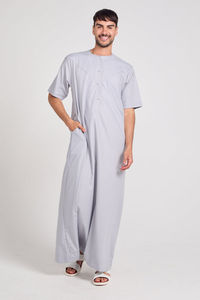 Confortable jubbah pour hommes 2024 Dernière Collection Hommes Élégant Arabe jubba Thobes Vente Chaude thobes jubbah Pour Hommes OEM - Product Image 4