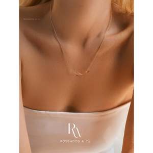 Collier pendentif plaqué or 18 carats, motif vague océanique, inaltérable, cadeau tendance pour maman ou pour elle - Product Image 5