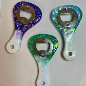 ที่เปิดขวดทำจากเรซินและโลหะที่มีการออกแบบที่ซับซ้อนช่วยเพิ่มคอลเลกชันอุปกรณ์เสริมบาร์และการใช้งาน - Product Image 1