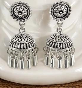 Boucles d'oreilles Jhumki en argent oxydé floral populaire faites à la main ethnique pour les femmes cadeau fête au prix d'usine - Product Image 6