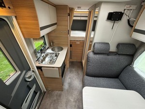 Autocaravana Económica 2019 Gris Euro 5 para 4-6 Personas, Viajes Familiares de Lujo con Piso Acrílico y Capacidad de Carga de 3600 kg - Product Image 2