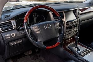 Lexus LX 570 2013 Usado, Motor V8 de 5.7 Litros, Tracción en las Cuatro Ruedas, Paquete de Lujo, Sin Modificaciones - Product Image 4