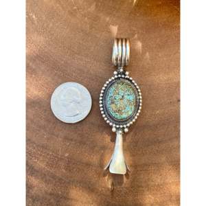 Pendentif artisanal Navajo avec turquoise toile d'araignée et technique de sertissage en argent sterling, design unique Fleur de Montagne - Product Image 3