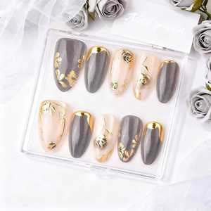 Juego <span class=keywords><strong>de</strong></span> 30 <span class=keywords><strong>Uñas</strong></span> Postizas <span class=keywords><strong>de</strong></span> Alta Gama <span class=keywords><strong>con</strong></span> Diseño <span class=keywords><strong>de</strong></span> Rosa Negra Dorada y <span class=keywords><strong>Flores</strong></span> Pintadas - Product Image 1