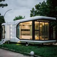 Maison capsule moderne, respirante et peu encombrante, conception personnalisée, cabane mobile pour les vacances, idéale pour les voyages en plein air, les stations balnéaires et les séjours en gîte.