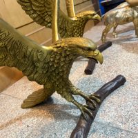 Sculpture d'aigle doré sur mesure en laiton et bronze de grande taille pour jardins extérieurs à vendre – Sculpture d'aigle/faucon pour extérieur
