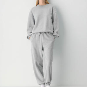 Conjunto Deportivo Gris para Mujer, Sudadera de Cuello Redondo y Pantalones Deportivos de Felpa, Ropa Informal de Invierno, Conjunto Coordinado, Ropa Deportiva Elegante - Product Image 1